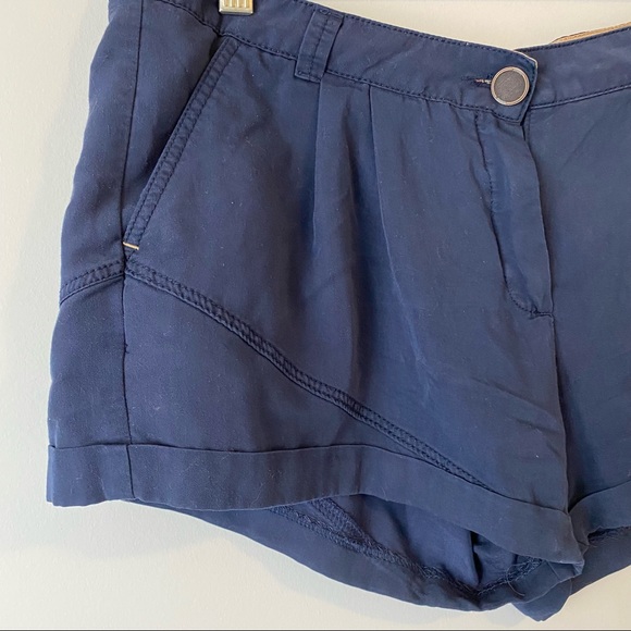 Bershka women’s fluid roll hem navy blue shorts. Size 10 - Picture 5 of 13